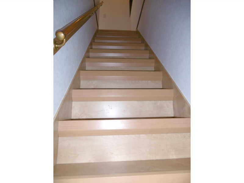 既存の階段の上から重ね張りするカバー工法で階段を短期間でリフォーム 横浜市南区一戸建てリフォーム施工事例