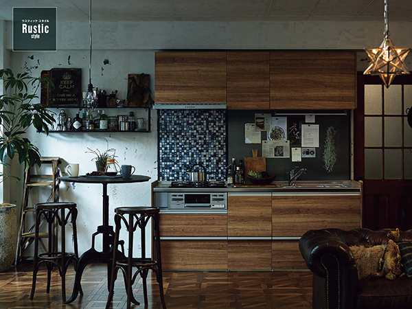 TOTO「ラクエラ」ラスティック・スタイルのシステムキッチン